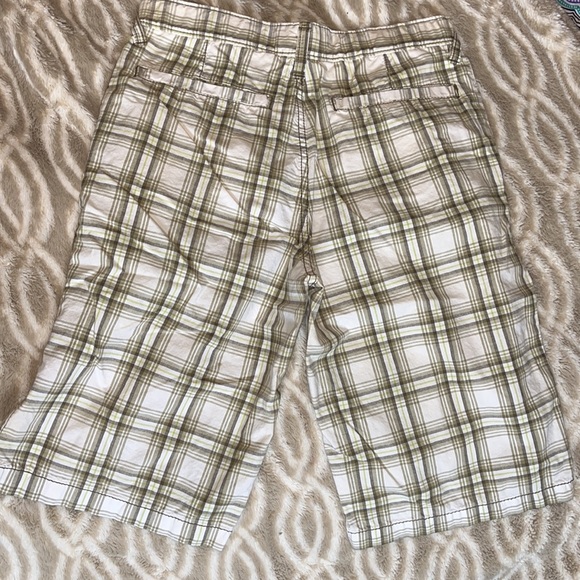 Boy’s Plaid Old Navy Bermuda Shorts - Picture 2 of 5